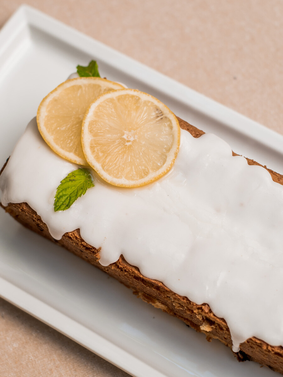 Budín de limón y arándanos con Glass de azúcar Budín de limón y arándanos con Glass de azúcar