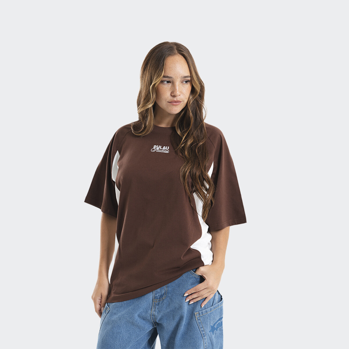 Remera Pulau Studios - Marron 