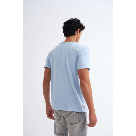 Remera básica Ottis Celeste
