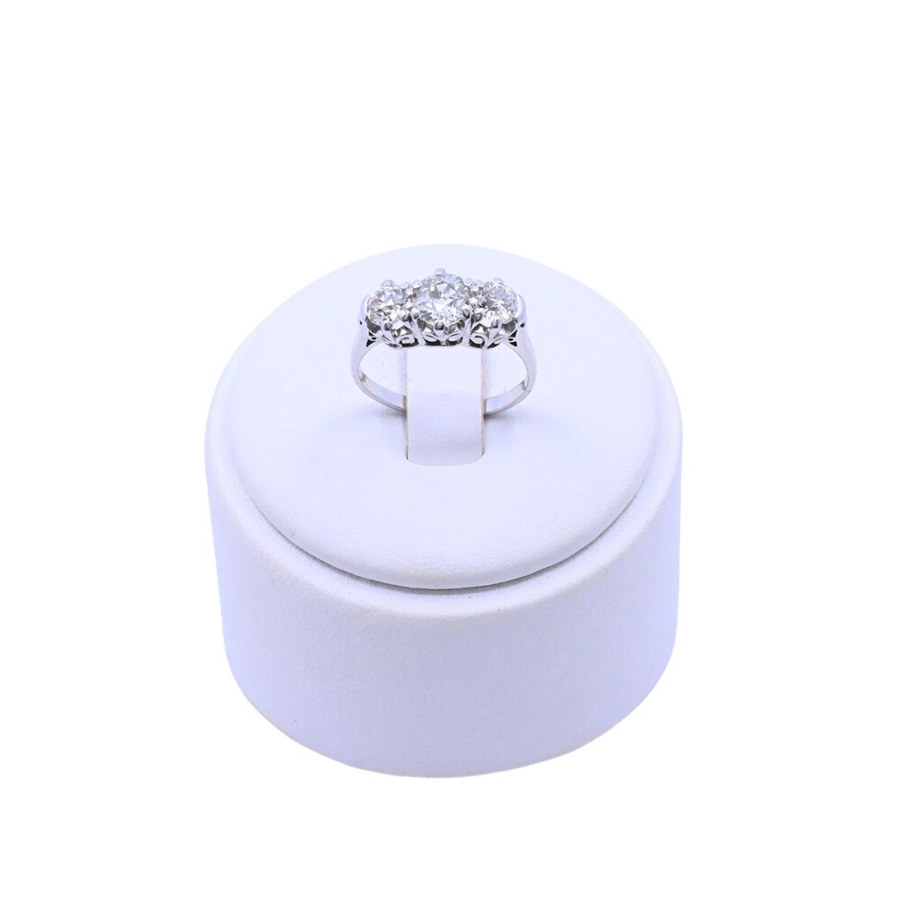Anillo oro 18k blanco con 3 brillantes Anillo oro 18k blanco con 3 brillantes