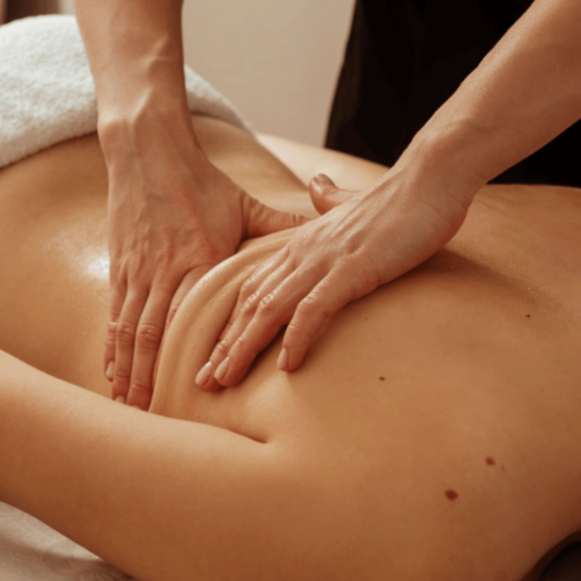 Masaje Terapéutico Masaje En Zona Lumbar Masaje Localizado De