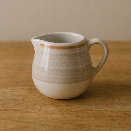 Cremera Redonda con Asa Artisan 85 ml Beige Porcelana Cremera Redonda con Asa Artisan 85 ml Beige Porcelana