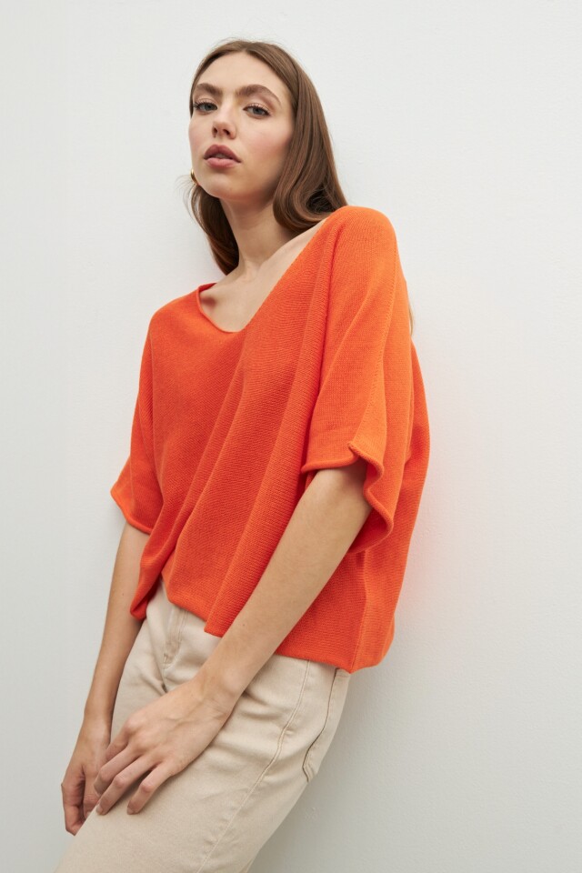 Sweater oversized escote V naranja