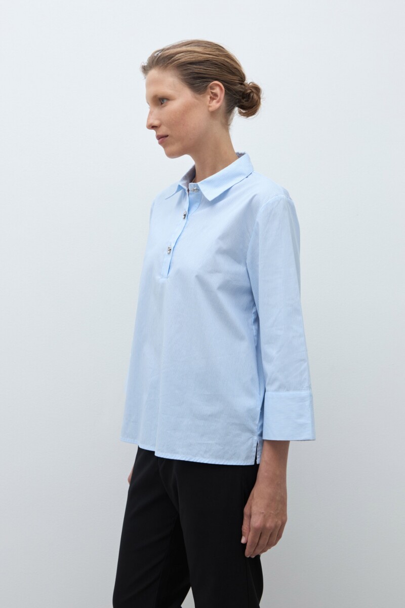 Blusa rayada cuello camisa celeste