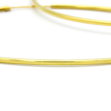 Par de aros de plata 925 con baño de oro amarillo. Par de aros de plata 925 con baño de oro amarillo.