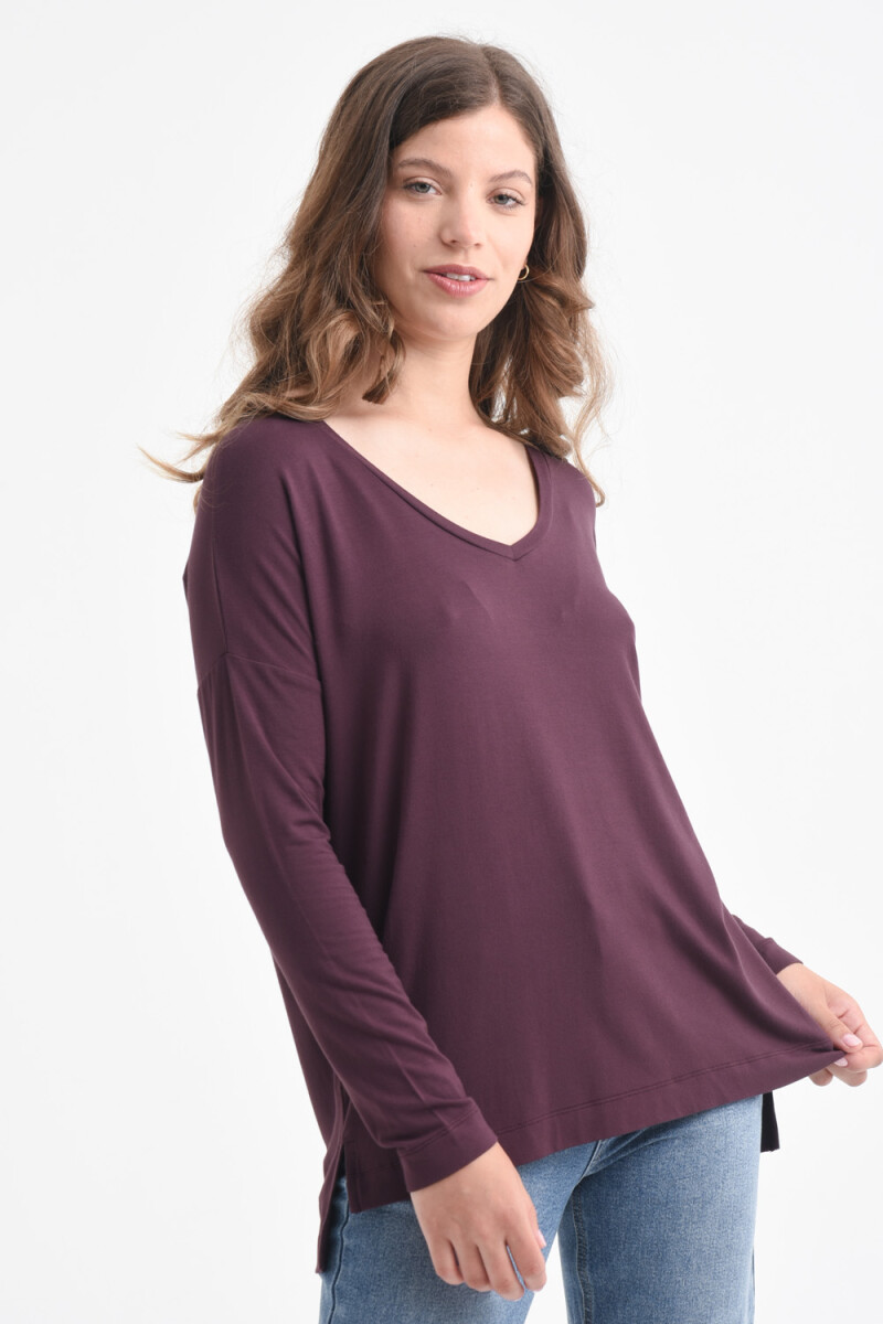 Remera manga larga escote en V Ciruela