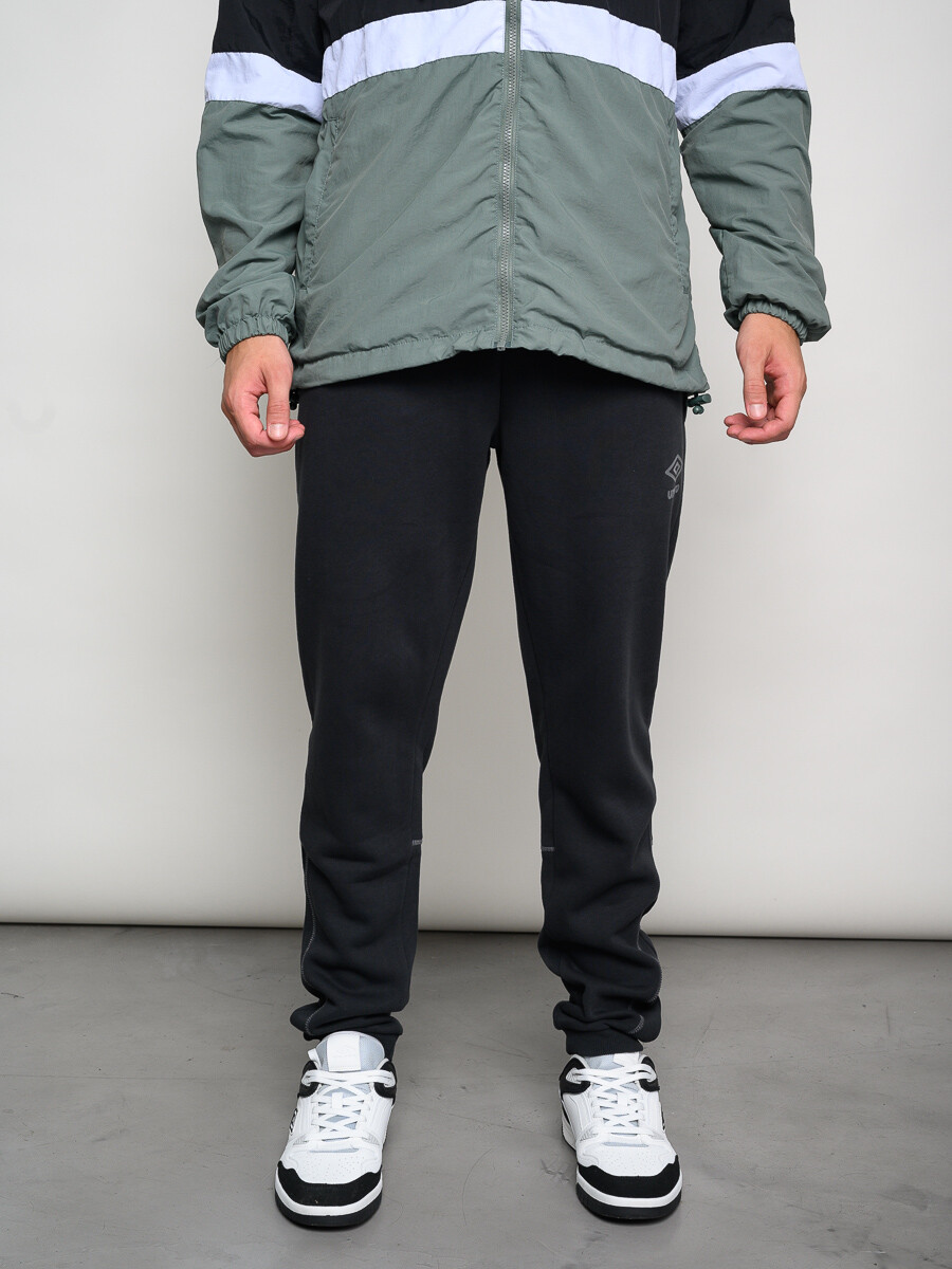 PANTALÓN LIMIT Umbro Hombre - 002 