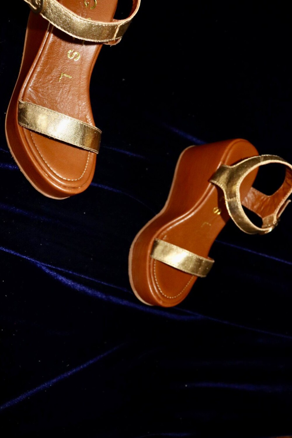 Sandalia Elegante Sport Dorado Fuerte