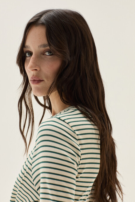 Remera Camelia Verde