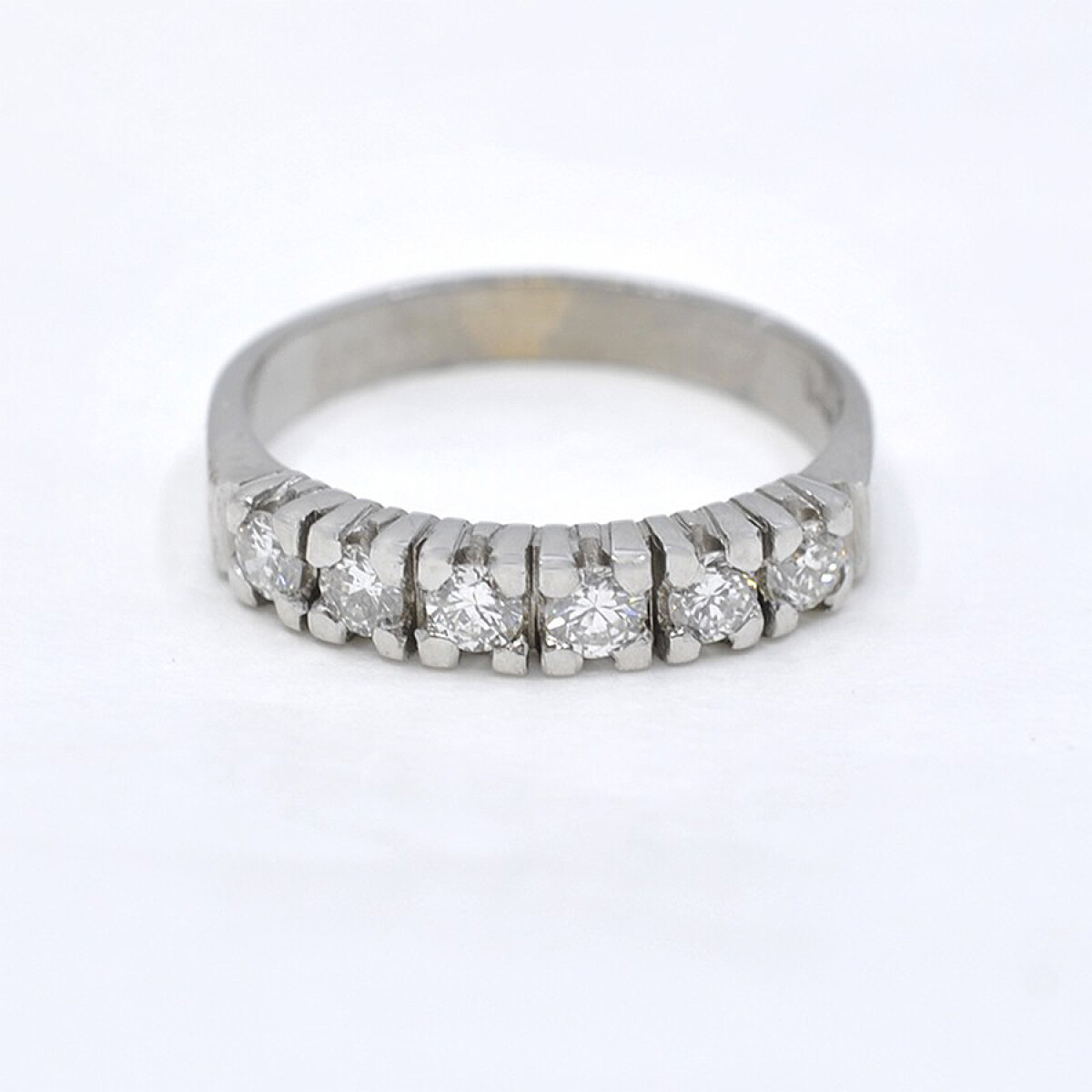 Anillo En Oro Blanco 18K Y Brillantes 