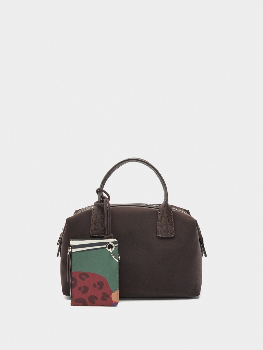 Bolso Tote Textura Suave Con Colgante marron