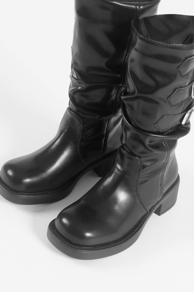 Botas con taco triple hebillas negro