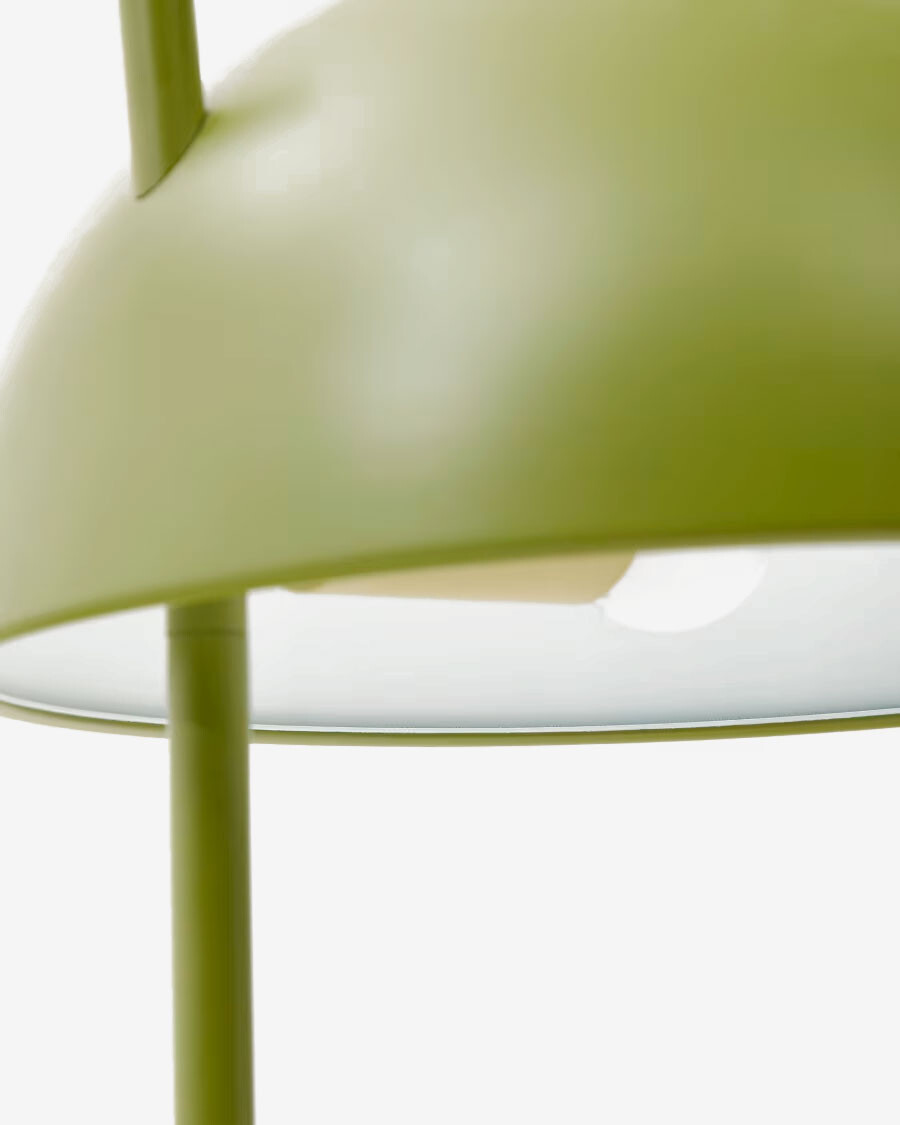 Lámpara de mesa Catlar de madera de fresno y metal con acabado pintado verde