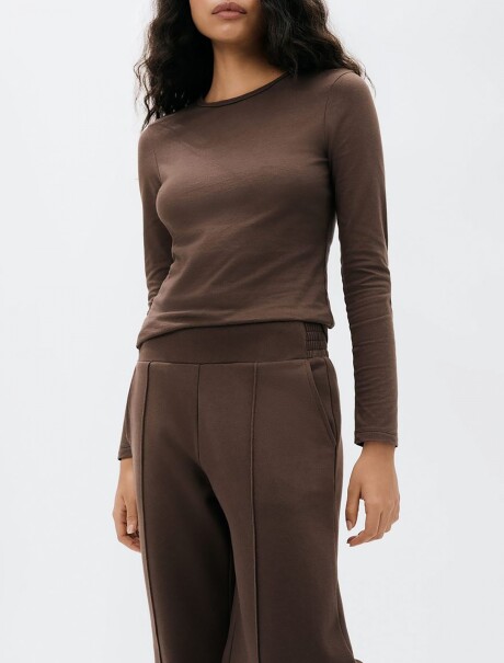 PANTALÓN BÁSICO CON BOLSILLO MARRÓN