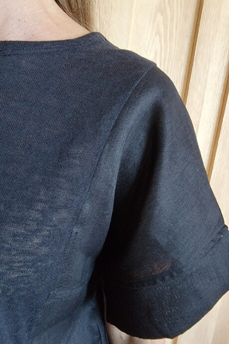 Remera Clavel Negro