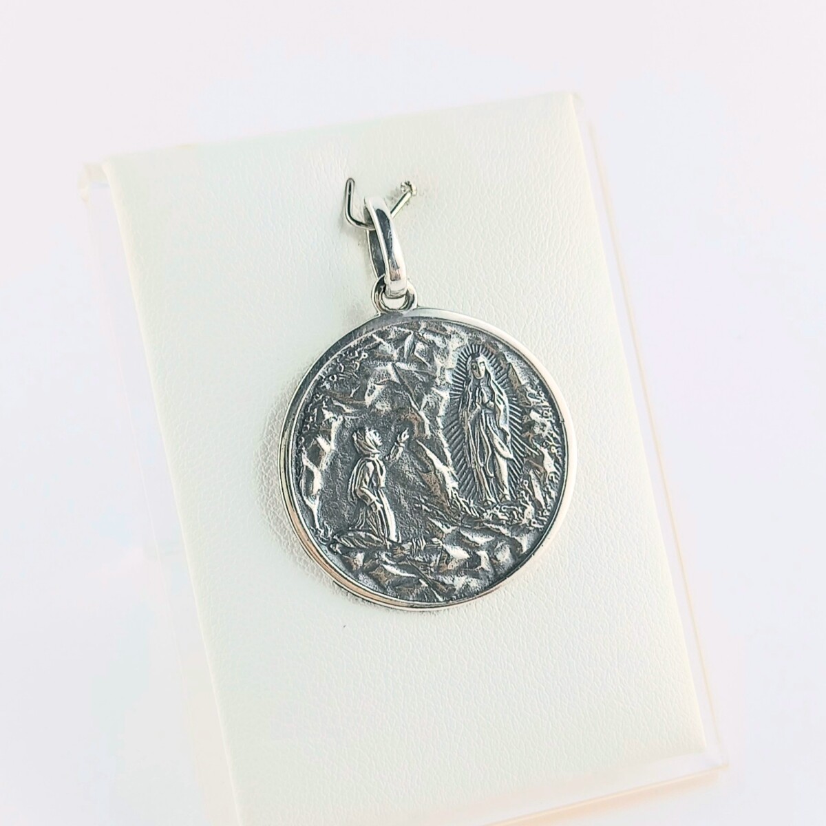 Medalla religiosa de plata 925. Lourdes 