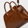 Cartera de Mano The Roots En Cuero Grabado Lagarto Tabaco