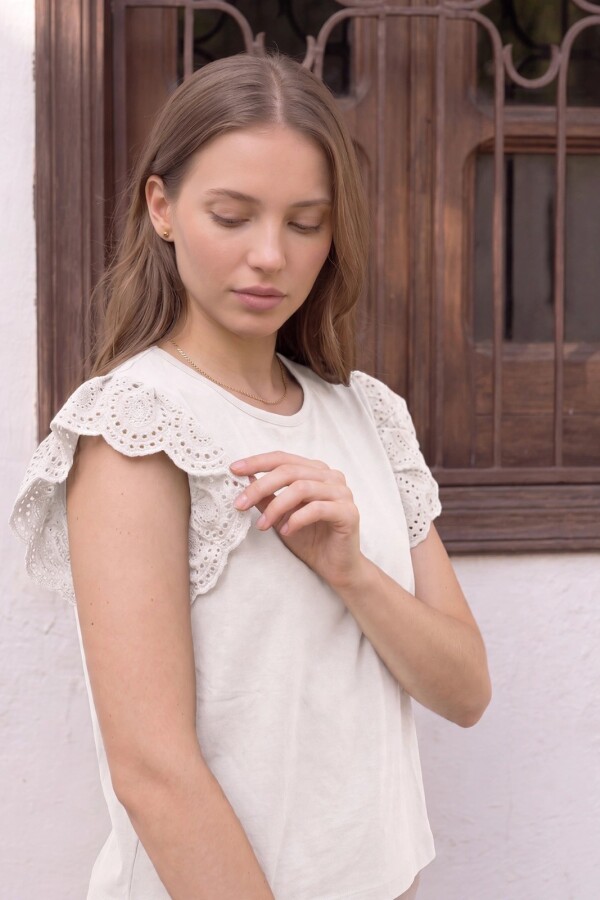 Remera de Broderi. Remera de Broderi.
