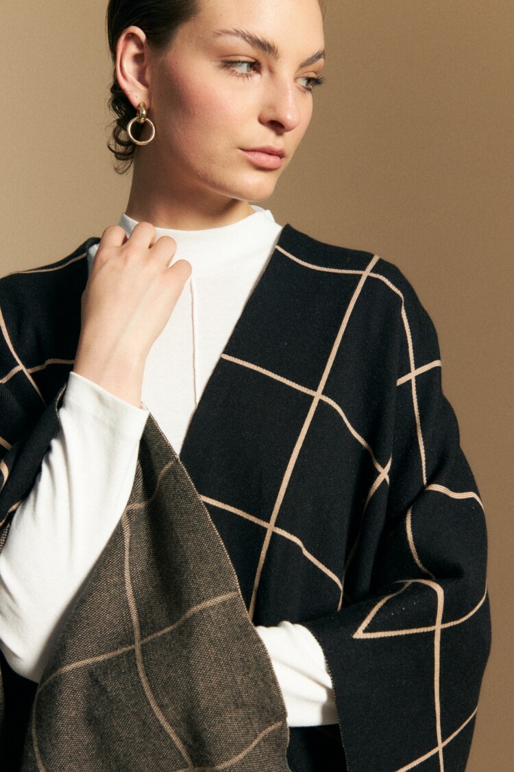 PONCHO ANTIGONA Negro