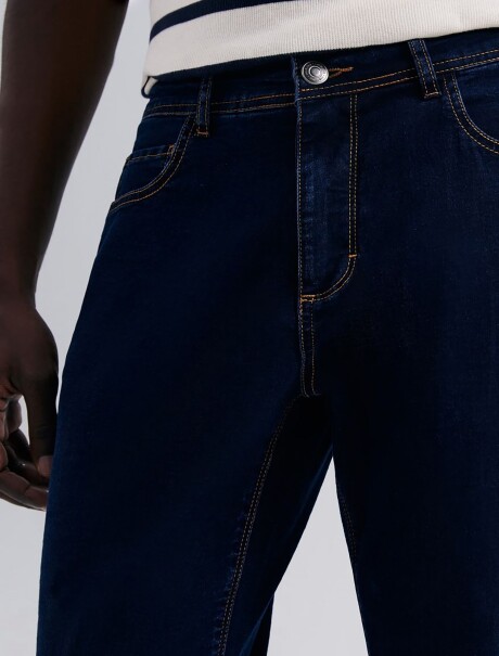 PANTALÓN DE JEAN BÁSICO SLIM CON ELASTANO NEGRO