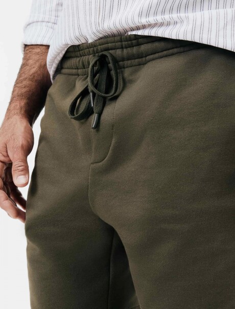 BERMUDAS RECTAS DE FELPA VERDE