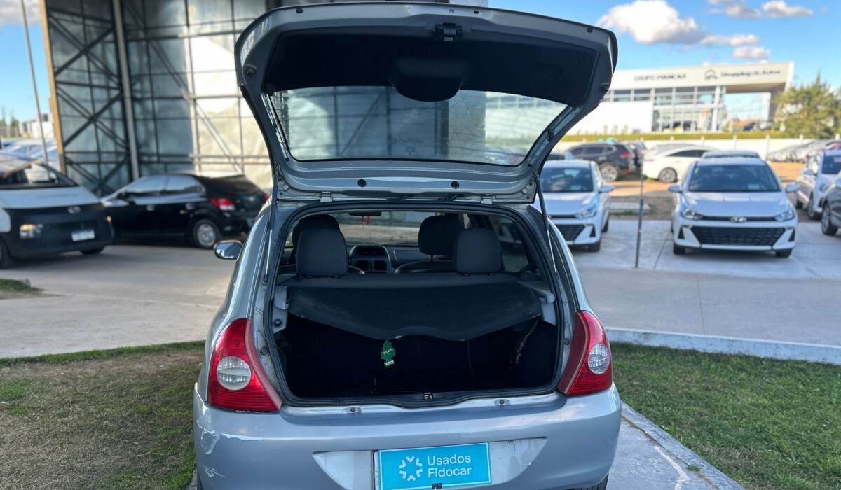 Renault Clio Expression 1.6 2006 Renault Clio Expression 1.6 2006