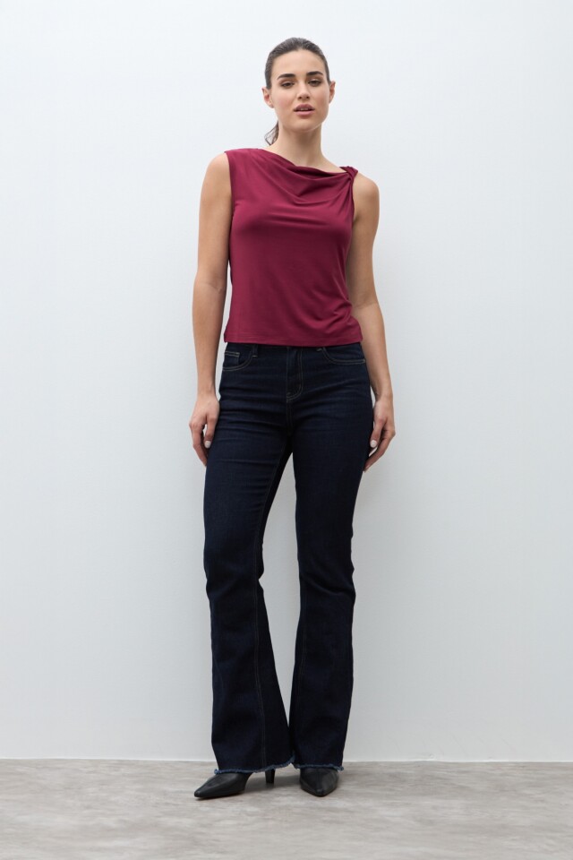 Top escote torneado bordo