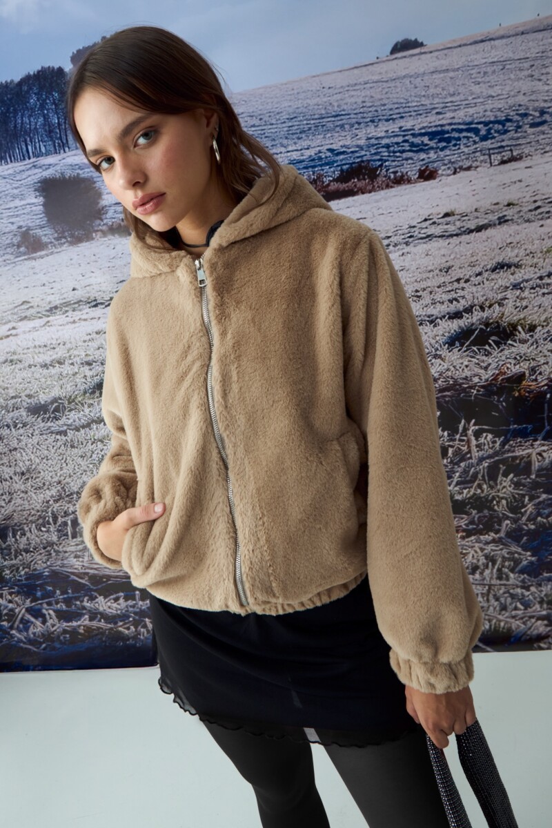 Chaqueta capucha teddy beige