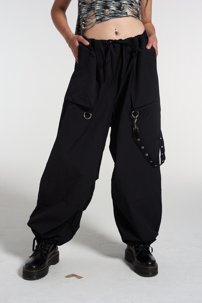 OVERSIZED PARACHUTE PANTS Negro