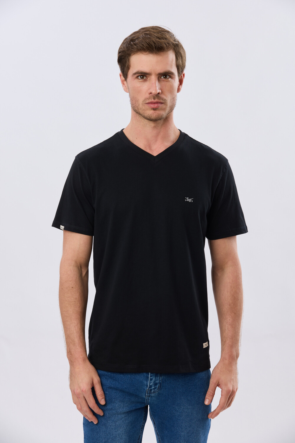 REMERA BÁSICA V DE ALGODÓN Negro