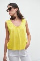 Musculosa con vainilla en escote amarillo