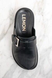 Zueco Cuero Negro