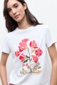 Remera estampa y bordado local blanco