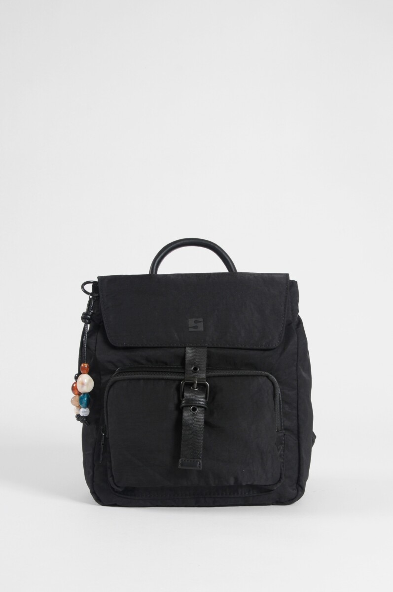 Mochila con tapa y hebilla - negro 