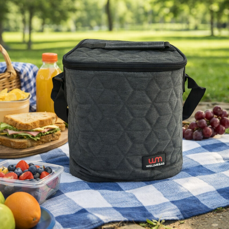 Lunchera Térmica Impermeable con Correa Ajustable Modelo Cuadrado Negra