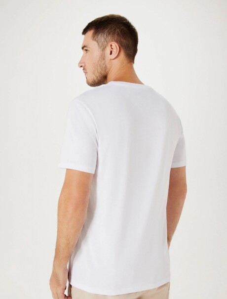 CAMISETA BÁSICA WORLD CON BORDADO BLANCO