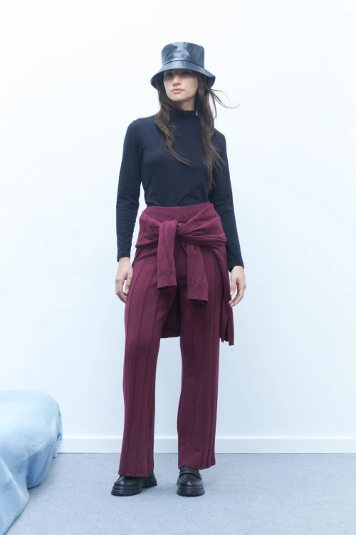 Pantalón rib bordo