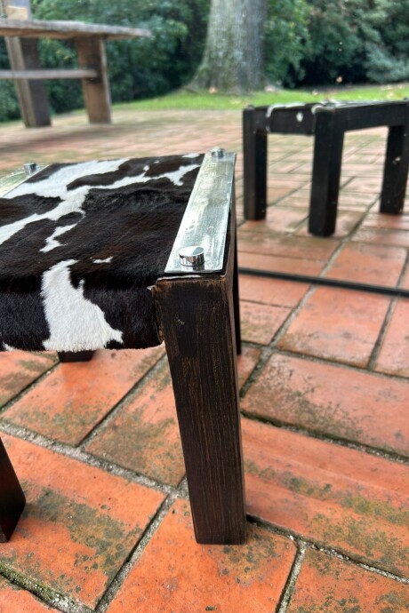 Petit Stool Cowhide Oscuro