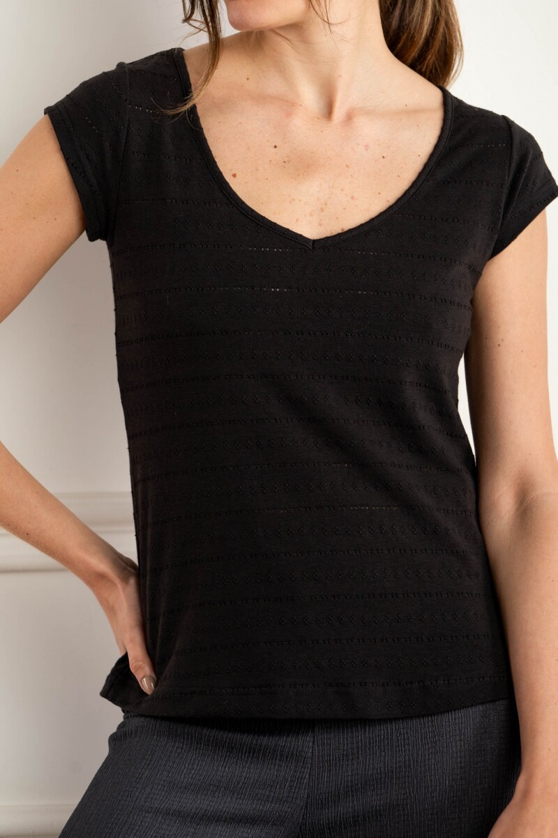 Remera Texturada Escote V - Negro 