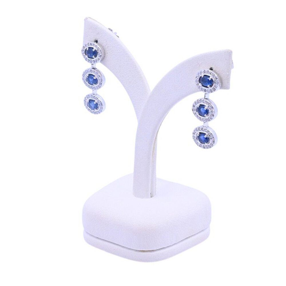 Caravanas oro 18 k blanco con zafiros azules oval y brillantes. Caravanas oro 18 k blanco con zafiros azules oval y brillantes.