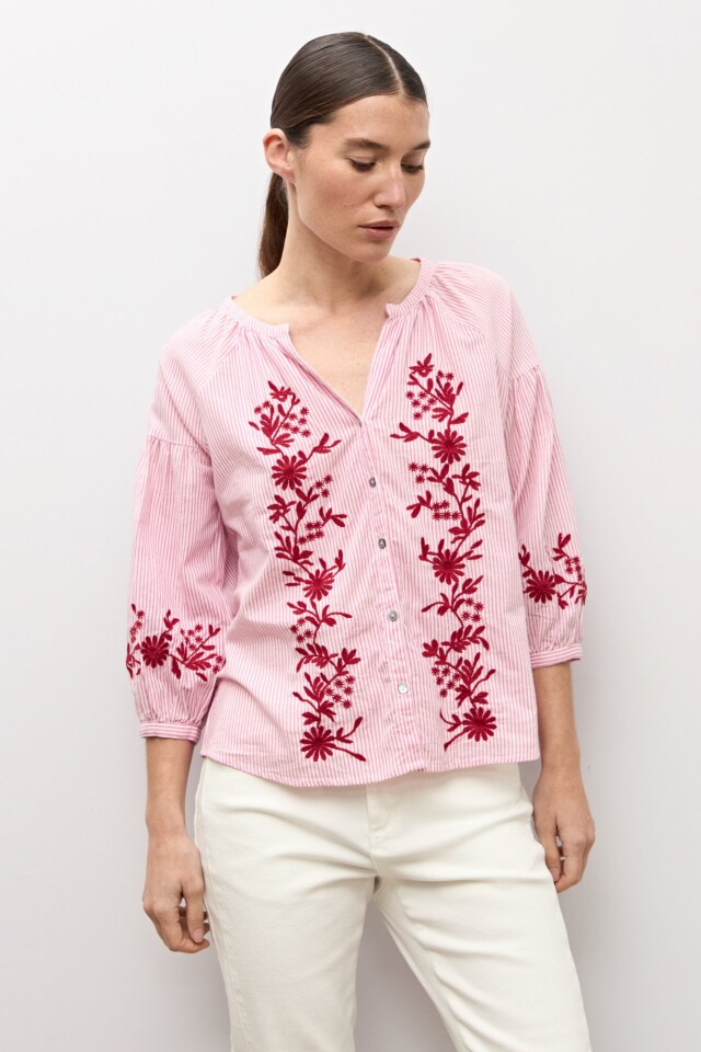 Blusa rayada con bordados rosa