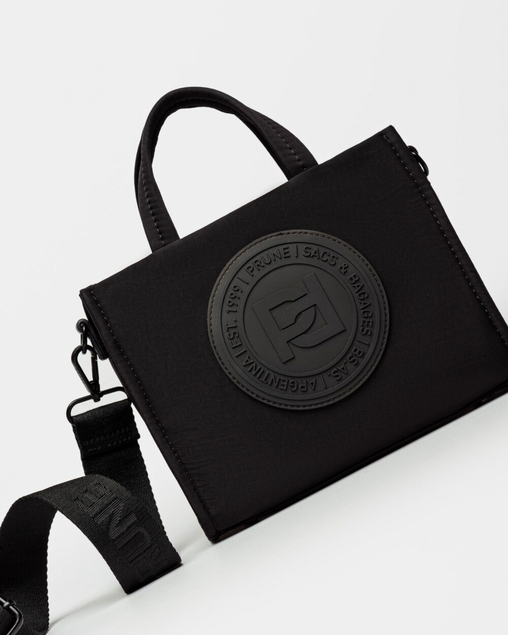 Cartera de mano Elena en nylon Negro