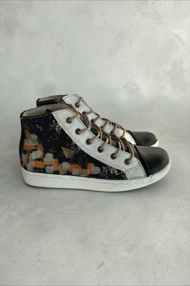 Bota Daria Negro Jaspeado Peltre Combinado Con Arte 