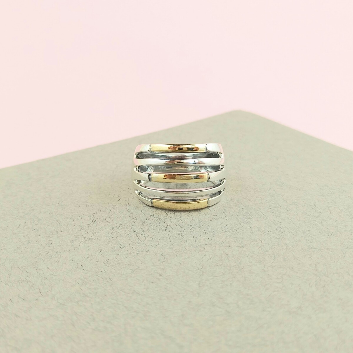 Anillo de plata 925 y double en oro 18 ktes, ROMA. 