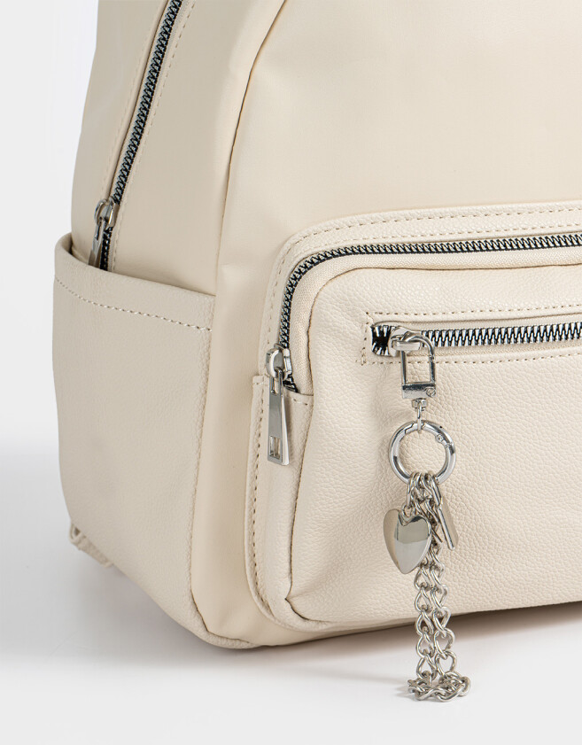 Mochilas Urbanas Mochila Con Charm Crudo - Blanco Crudo