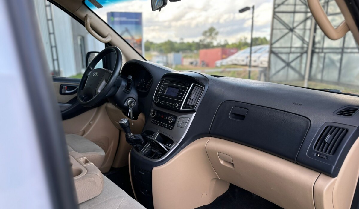 H1 12Plz Minibus Diesel - 2018 ( 9Plz COLOCADOS ) H1 12Plz Minibus Diesel - 2018 ( 9Plz COLOCADOS )