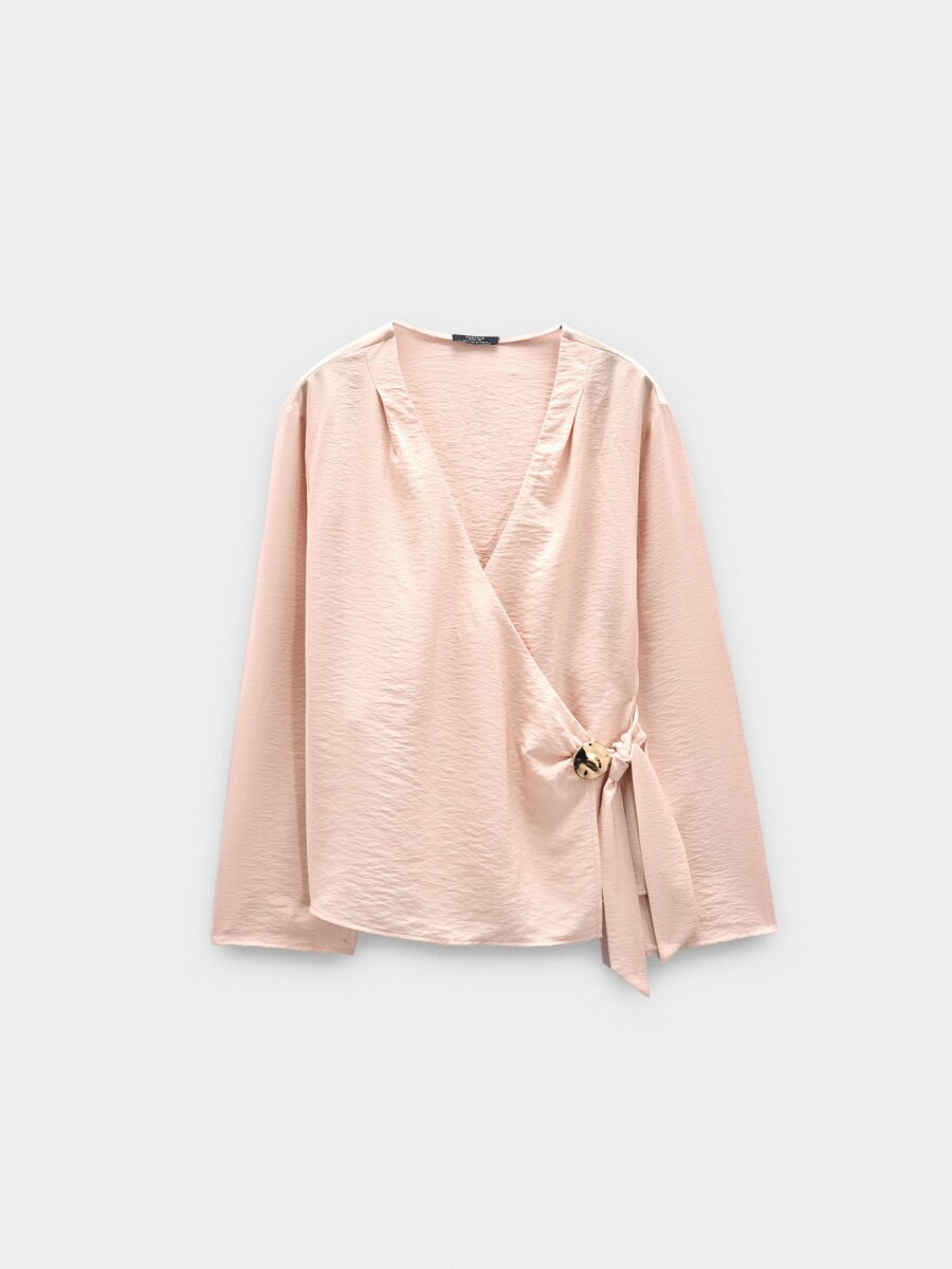 Blusa Con Cruce Y Detalle Metálico rosa