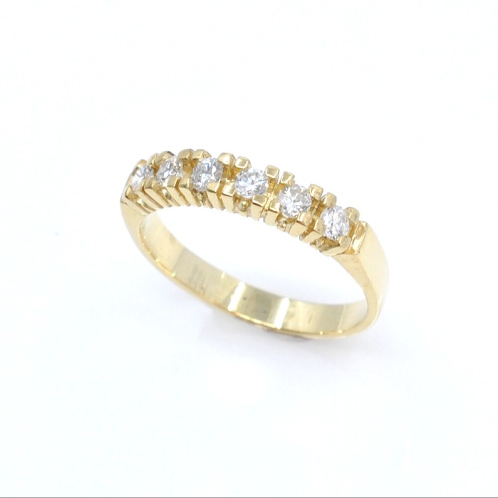 Anillo en oro 18k amarillo y brillantes Anillo en oro 18k amarillo y brillantes
