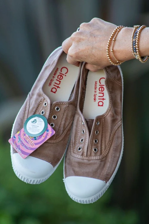 Zapatilla inglesa puntera tintado enzimático Beige