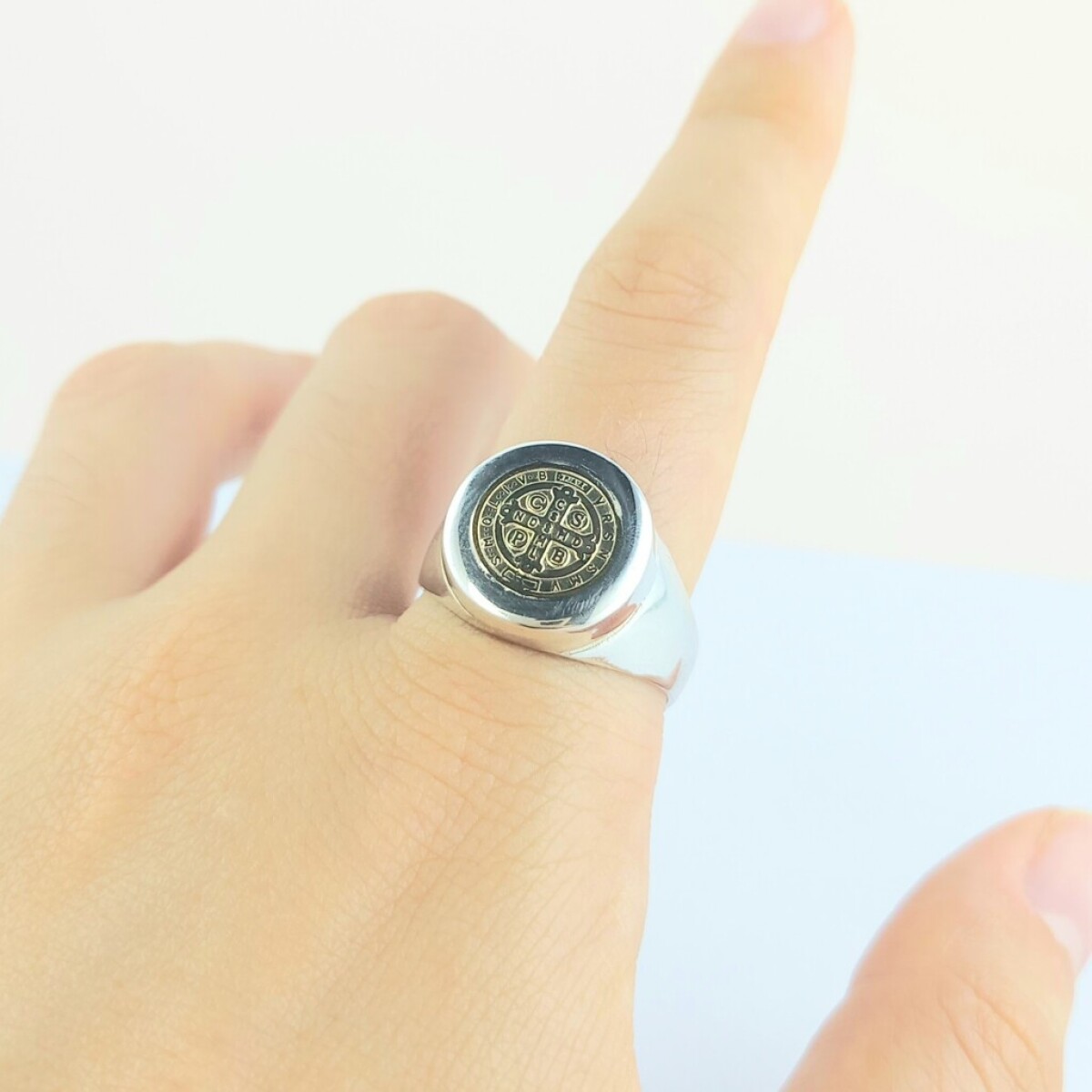 Anillo Religioso de Plata 925 y Doublé en Oro 18 kt San Benito - Diámetro superior 1.4 cm 